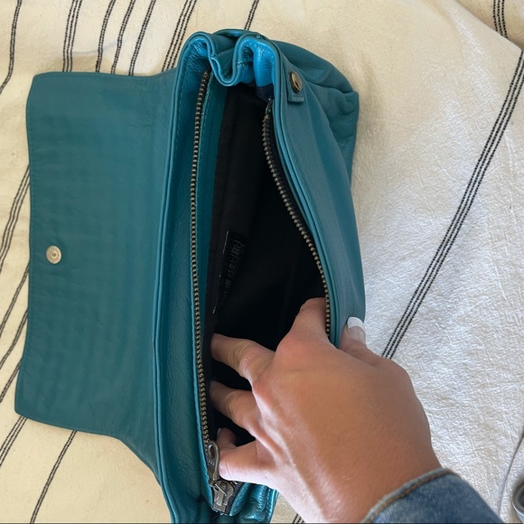 TYLIE MALIBU Turquoise Blue Clutch Bronze Studs - Picture 3 of 4